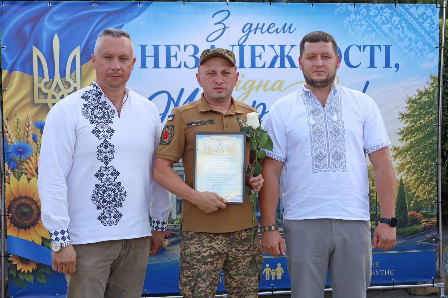 50-метровий синьо-жовтий прапор розгорнули у Жмеринці на День Незалежності України