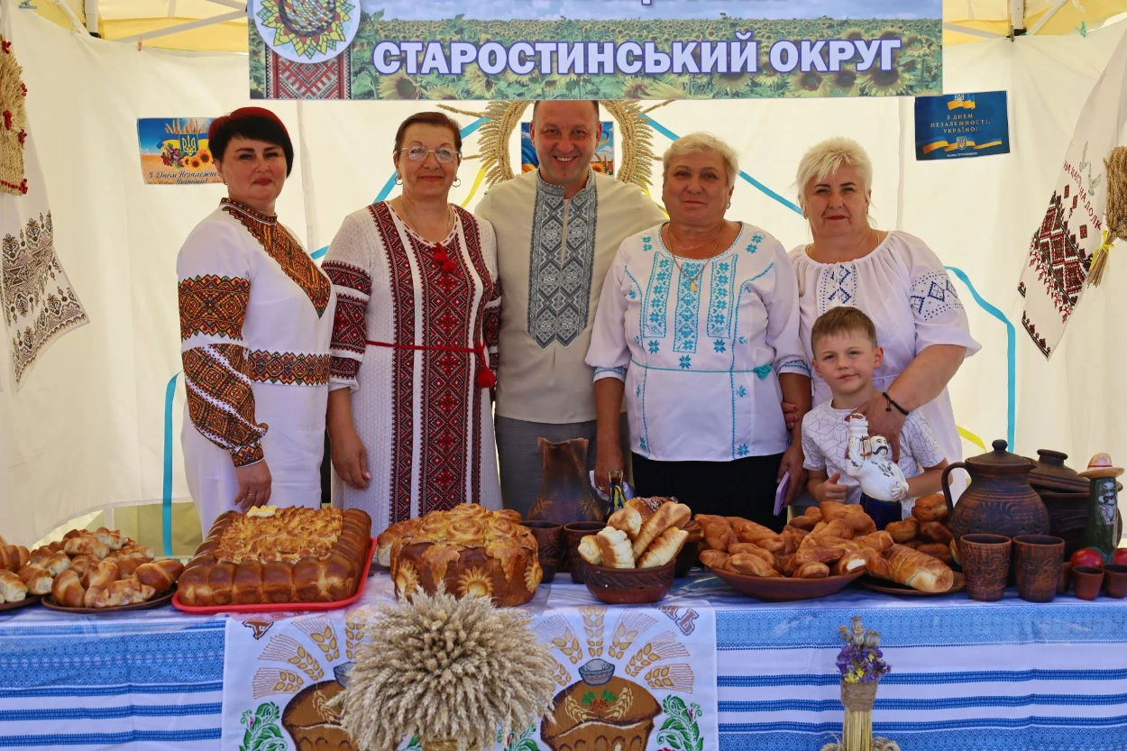 50-метровий синьо-жовтий прапор розгорнули у Жмеринці на День Незалежності України