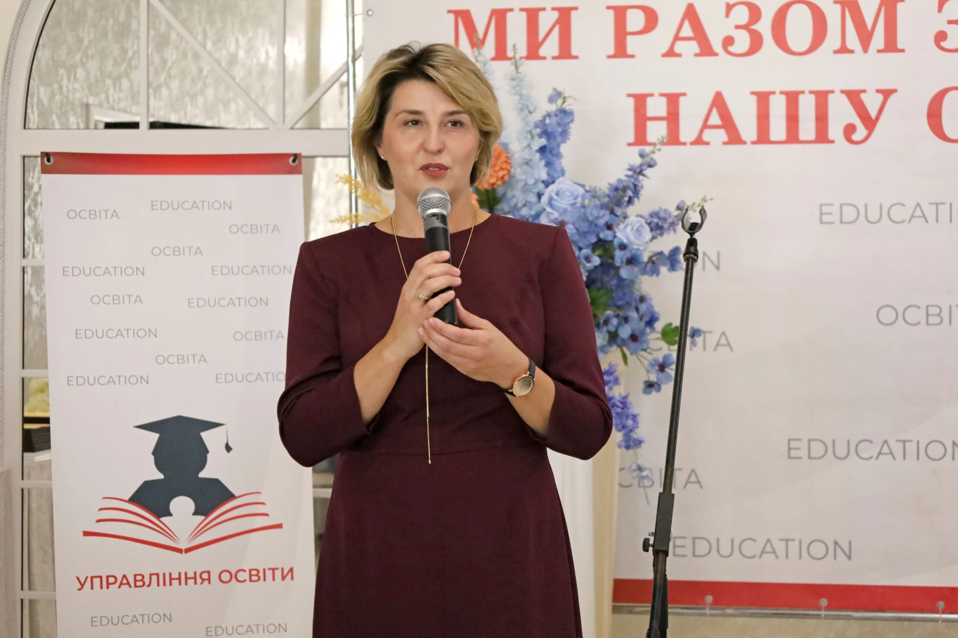 Учителів Жмеринської громади запросили на побачення: саксофон, слова вдячності та осінній глінтвейн