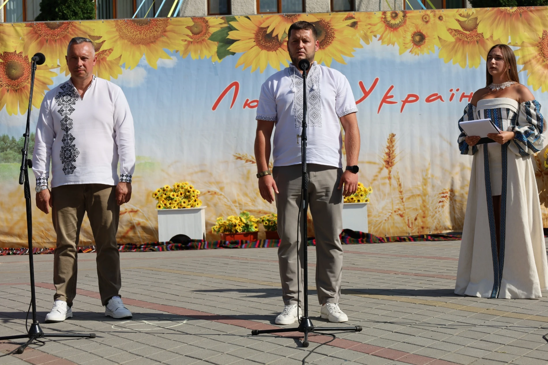50-метровий синьо-жовтий прапор розгорнули у Жмеринці на День Незалежності України