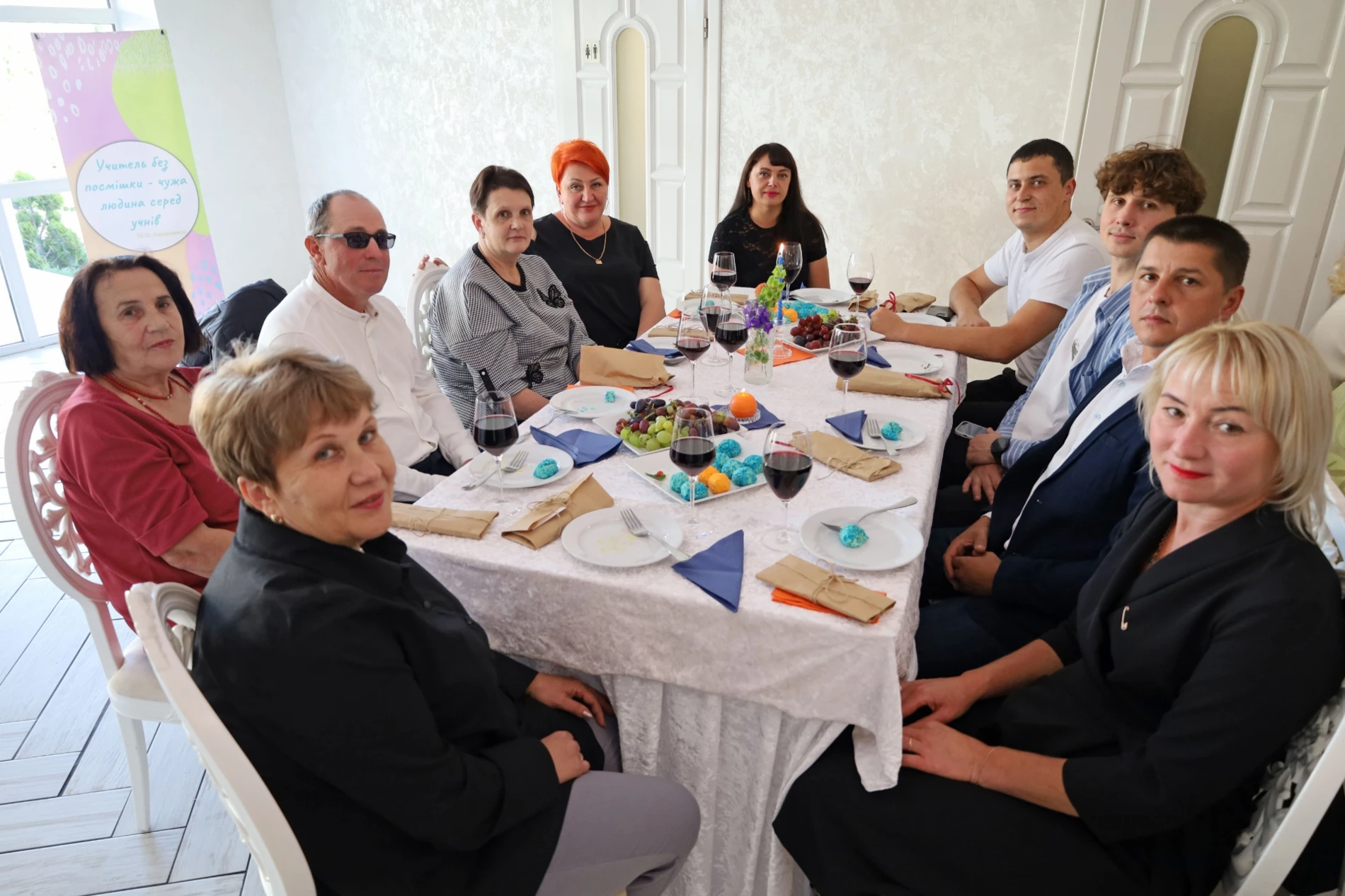 Учителів Жмеринської громади запросили на побачення: саксофон, слова вдячності та осінній глінтвейн