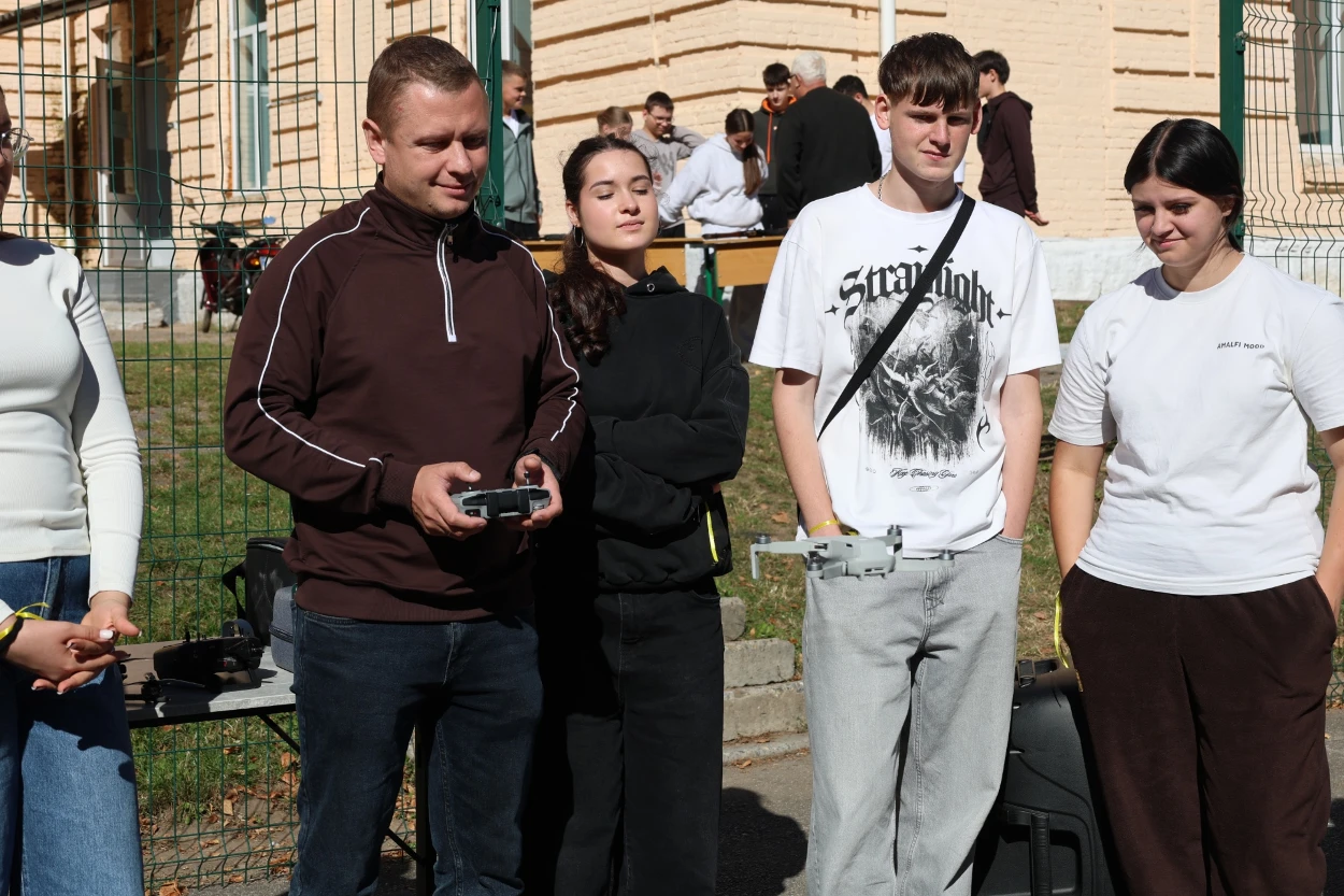 Від ветеранів - до молоді: у Жмеринському ліцеї №1 молодь опановувала навички захисту України