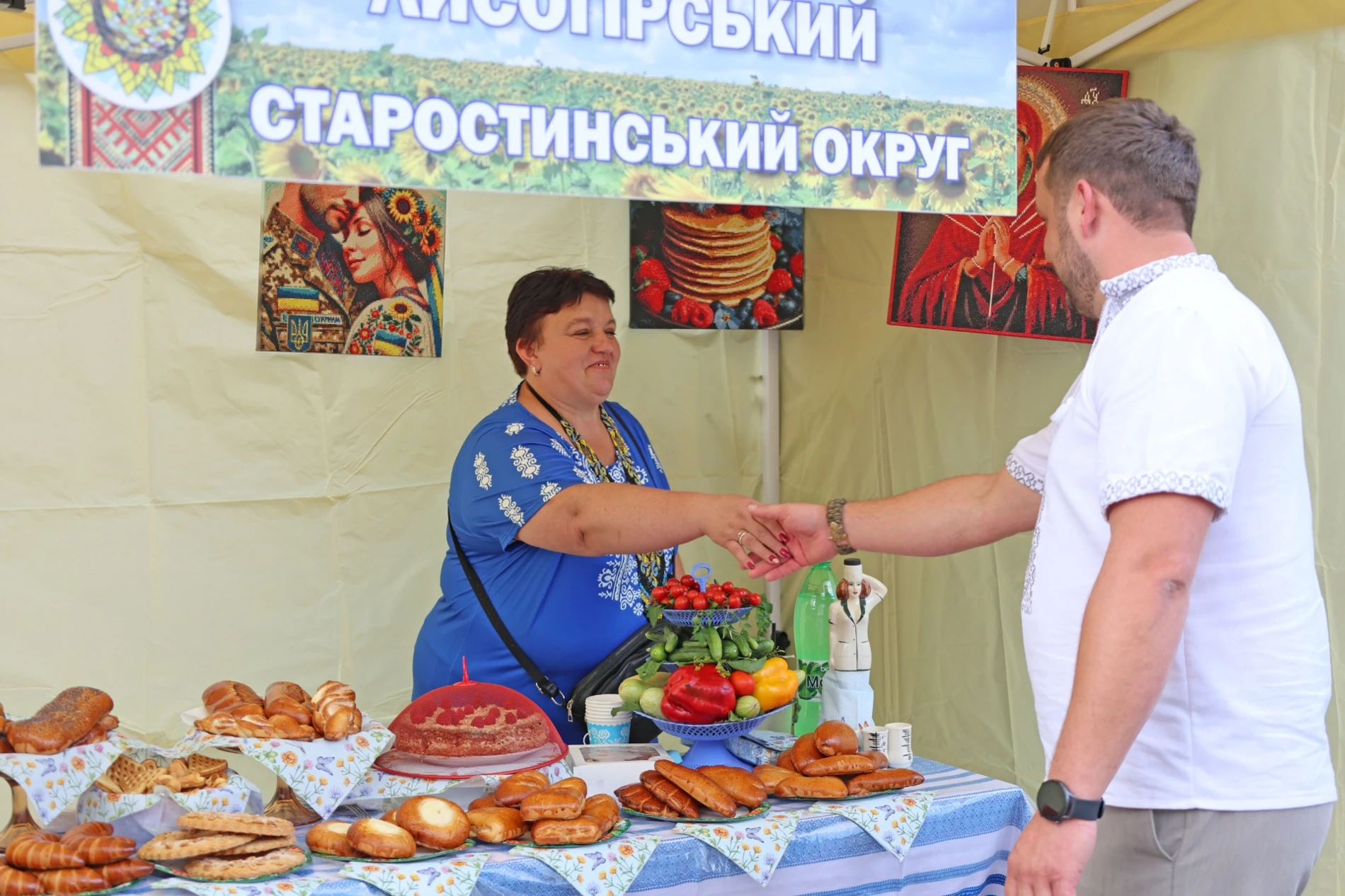 50-метровий синьо-жовтий прапор розгорнули у Жмеринці на День Незалежності України
