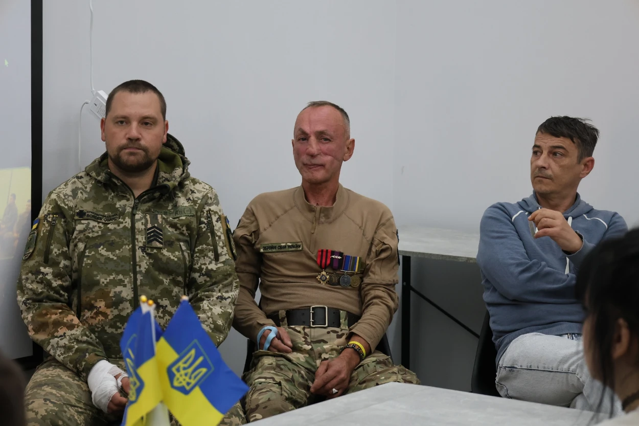 Від ветеранів - до молоді: у Жмеринському ліцеї №1 молодь опановувала навички захисту України