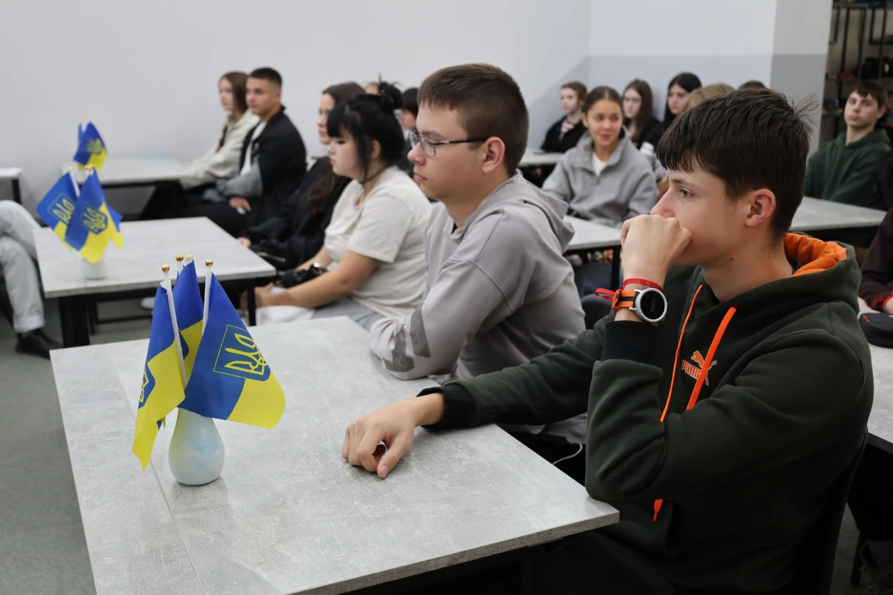 Від ветеранів - до молоді: у Жмеринському ліцеї №1 молодь опановувала навички захисту України