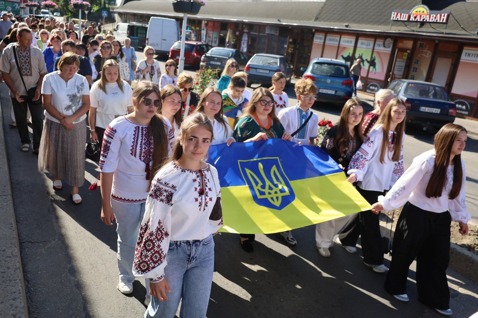 50-метровий синьо-жовтий прапор розгорнули у Жмеринці на День Незалежності України