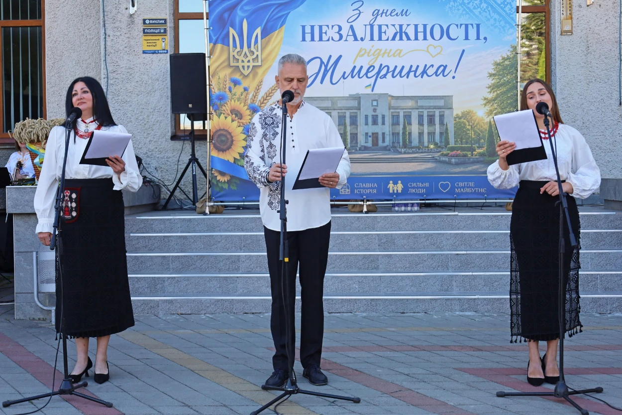 50-метровий синьо-жовтий прапор розгорнули у Жмеринці на День Незалежності України