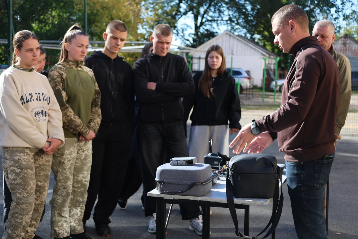 Від ветеранів - до молоді: у Жмеринському ліцеї №1 молодь опановувала навички захисту України