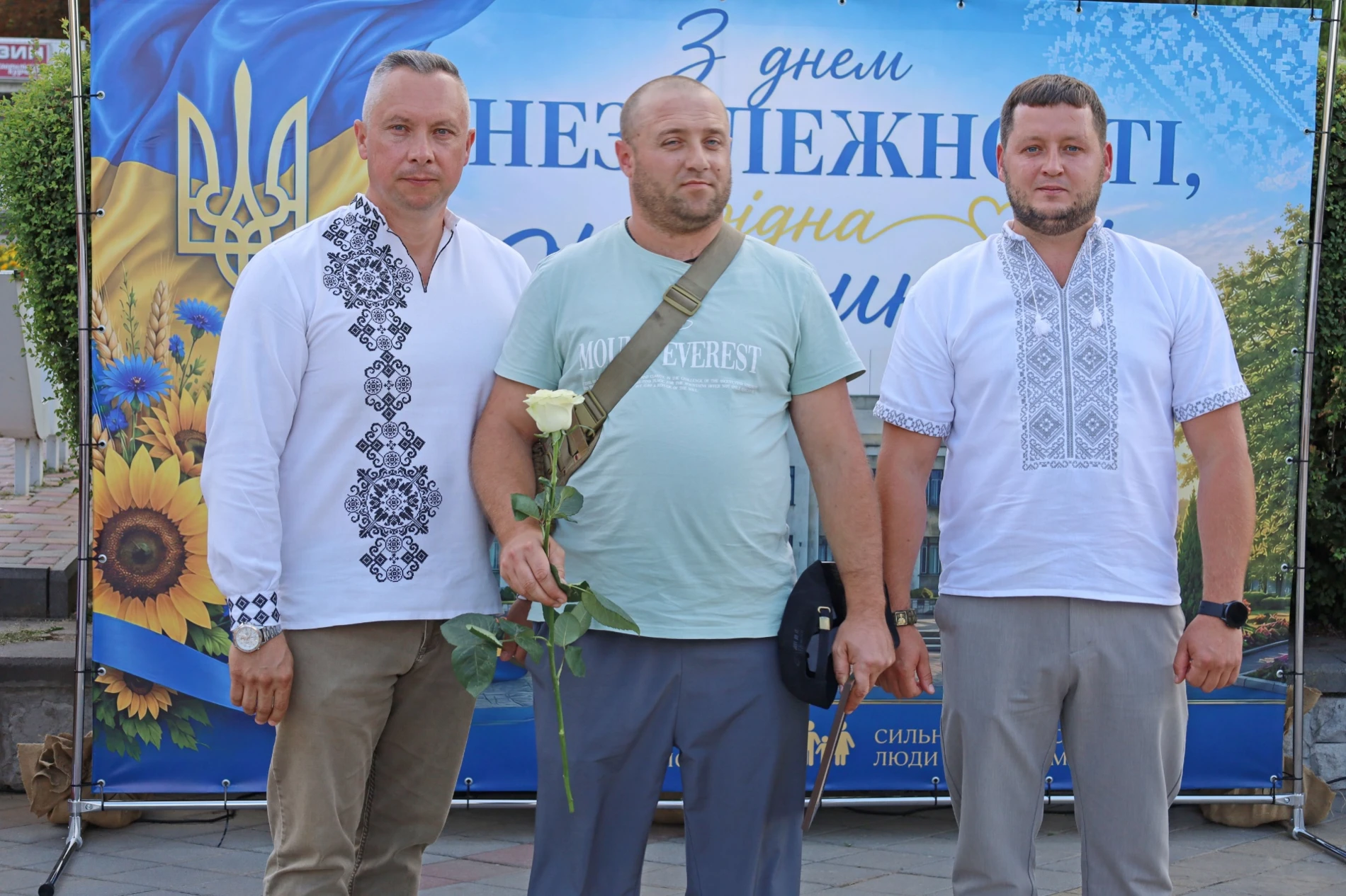 50-метровий синьо-жовтий прапор розгорнули у Жмеринці на День Незалежності України