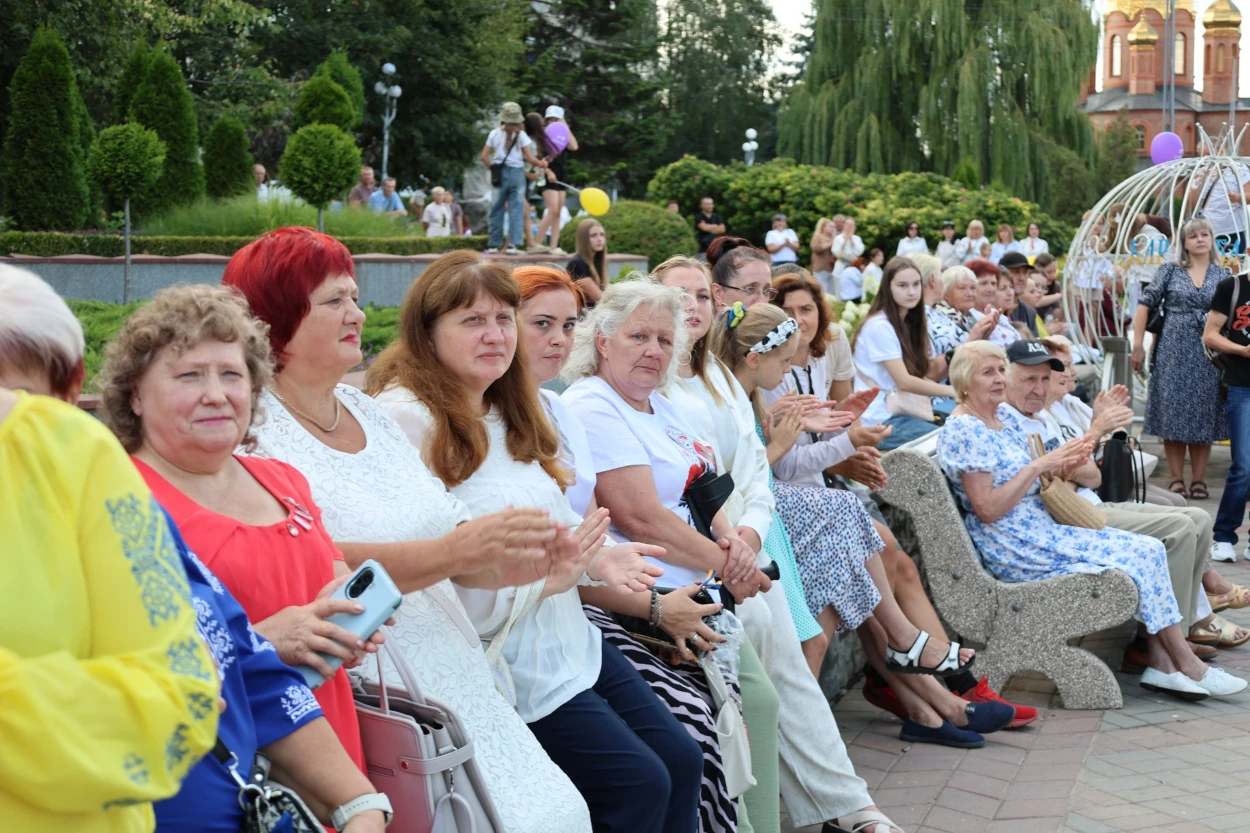50-метровий синьо-жовтий прапор розгорнули у Жмеринці на День Незалежності України