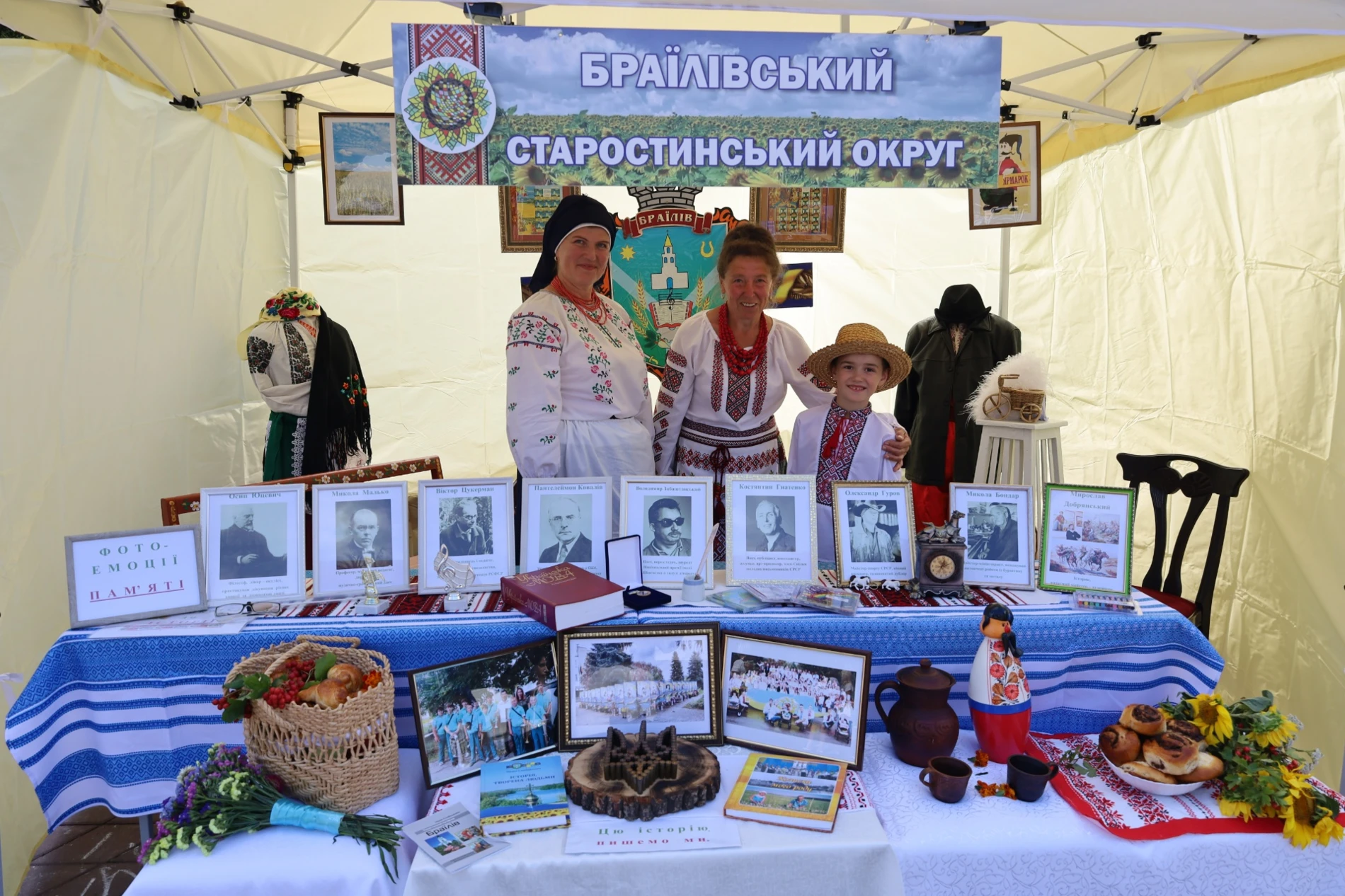 50-метровий синьо-жовтий прапор розгорнули у Жмеринці на День Незалежності України
