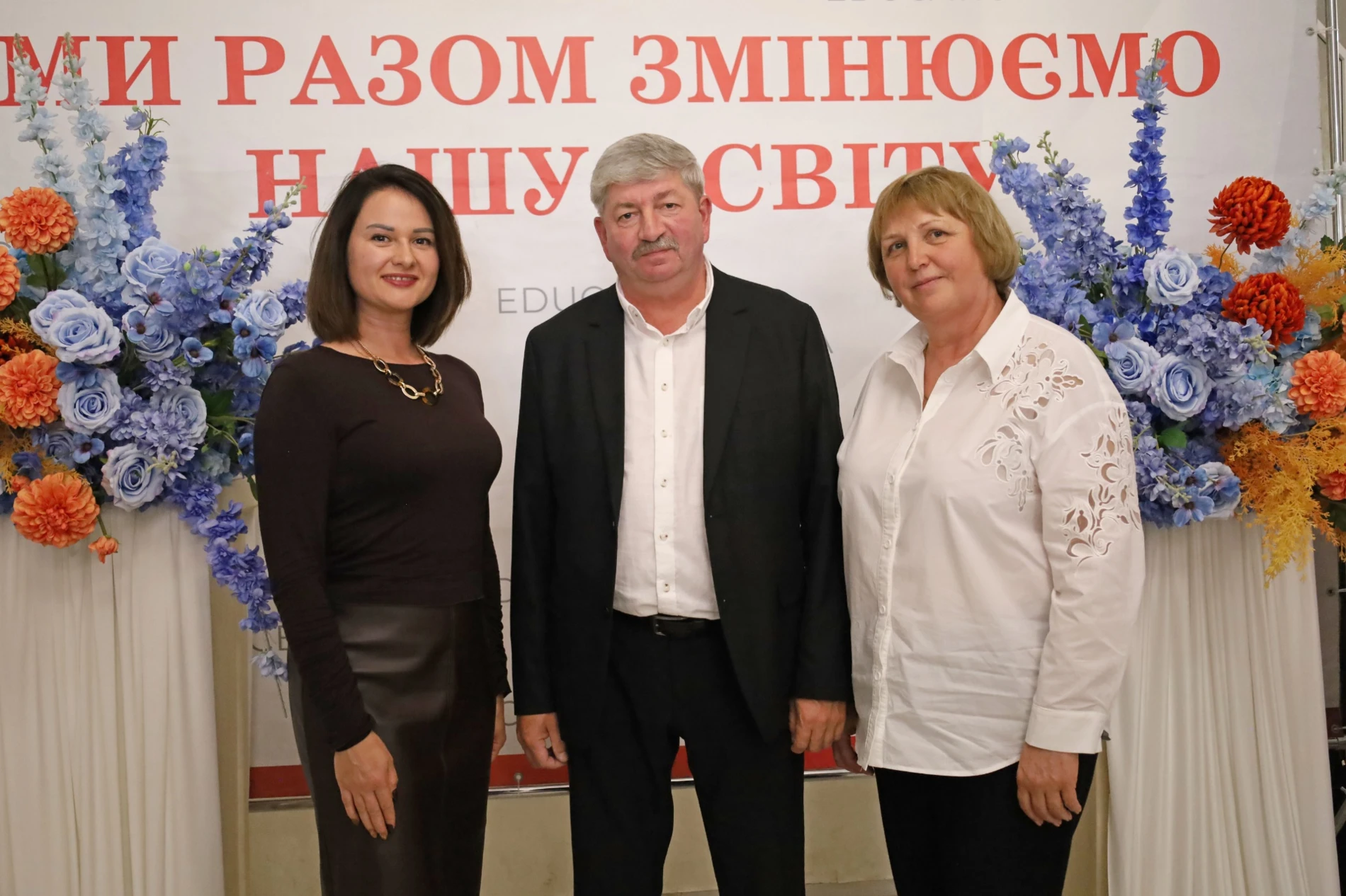 Учителів Жмеринської громади запросили на побачення: саксофон, слова вдячності та осінній глінтвейн