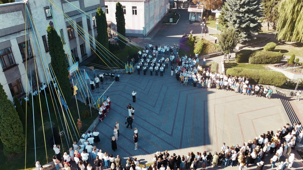 У Жмеринці на площі Миру озвучили прізвища Захисників, які отримали нагороди до Дня Незалежності