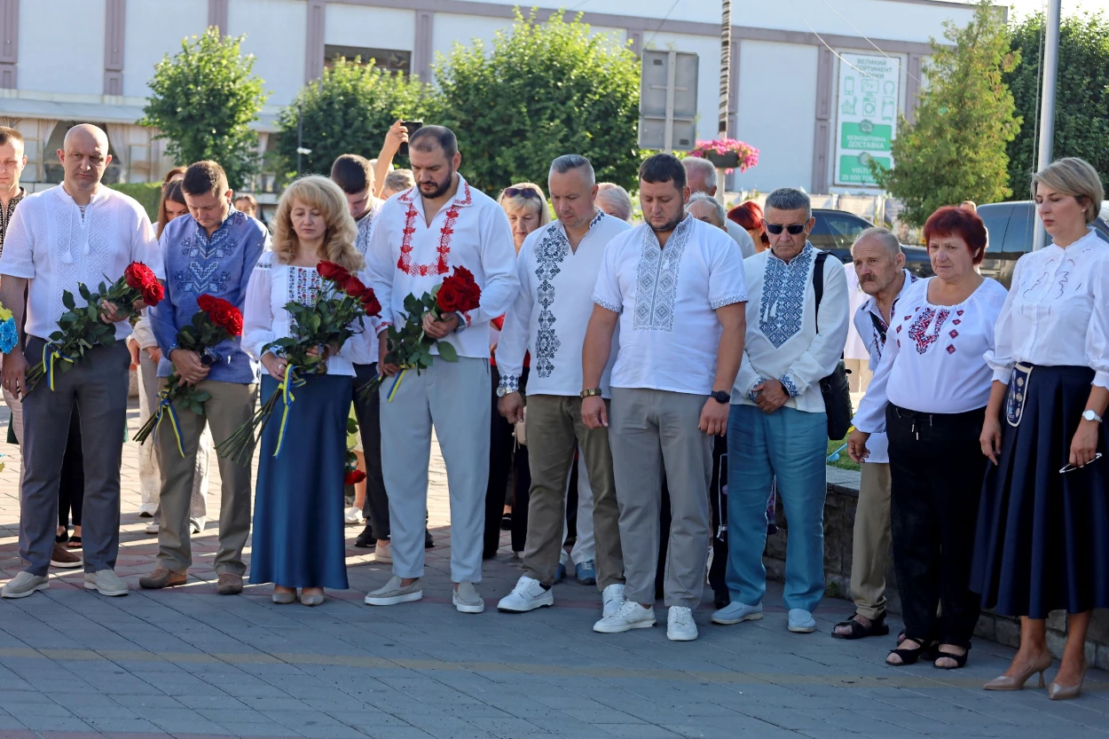50-метровий синьо-жовтий прапор розгорнули у Жмеринці на День Незалежності України