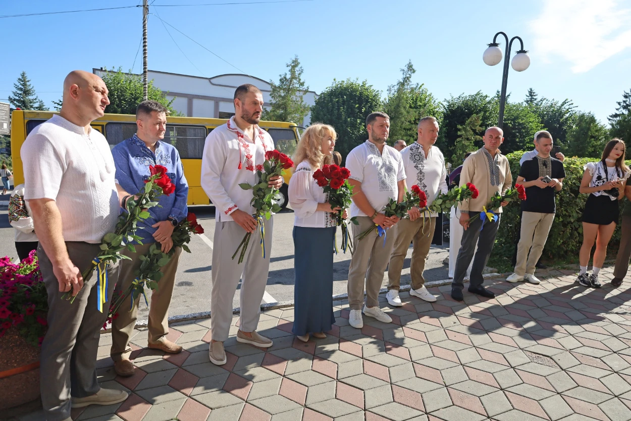 50-метровий синьо-жовтий прапор розгорнули у Жмеринці на День Незалежності України