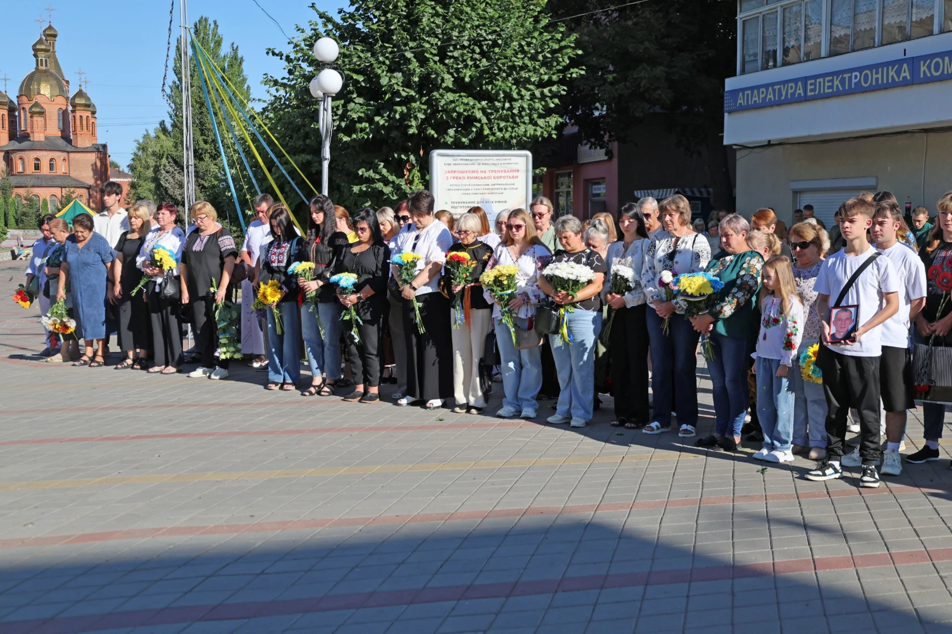 50-метровий синьо-жовтий прапор розгорнули у Жмеринці на День Незалежності України