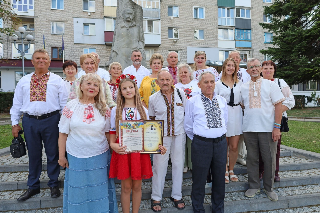 50-метровий синьо-жовтий прапор розгорнули у Жмеринці на День Незалежності України