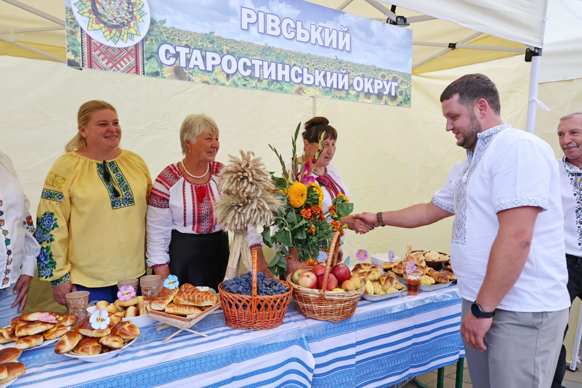 50-метровий синьо-жовтий прапор розгорнули у Жмеринці на День Незалежності України