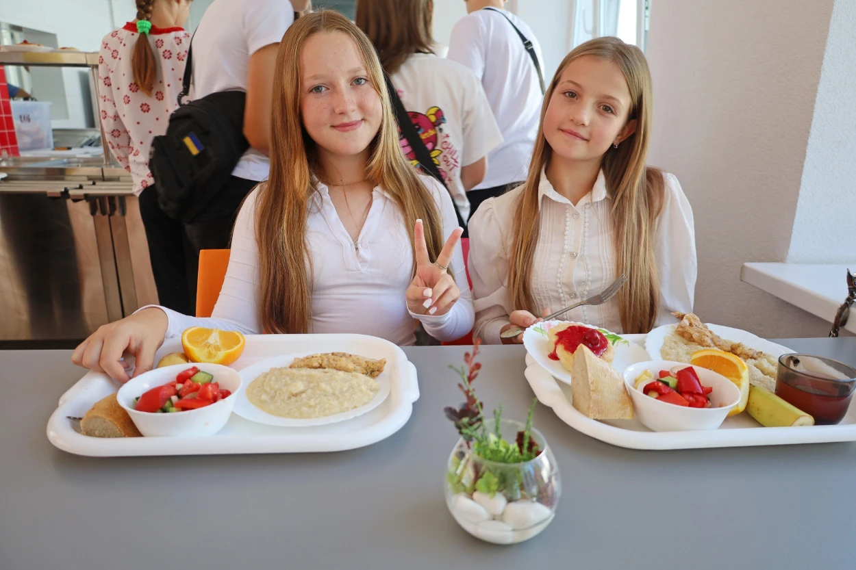 Смачно, корисно і з правом вибору: як проходить харчування учнів у шкільних їдальнях Жмеринки
