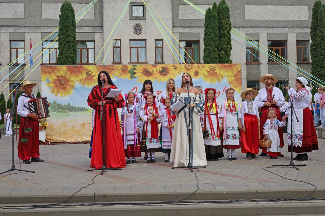 50-метровий синьо-жовтий прапор розгорнули у Жмеринці на День Незалежності України