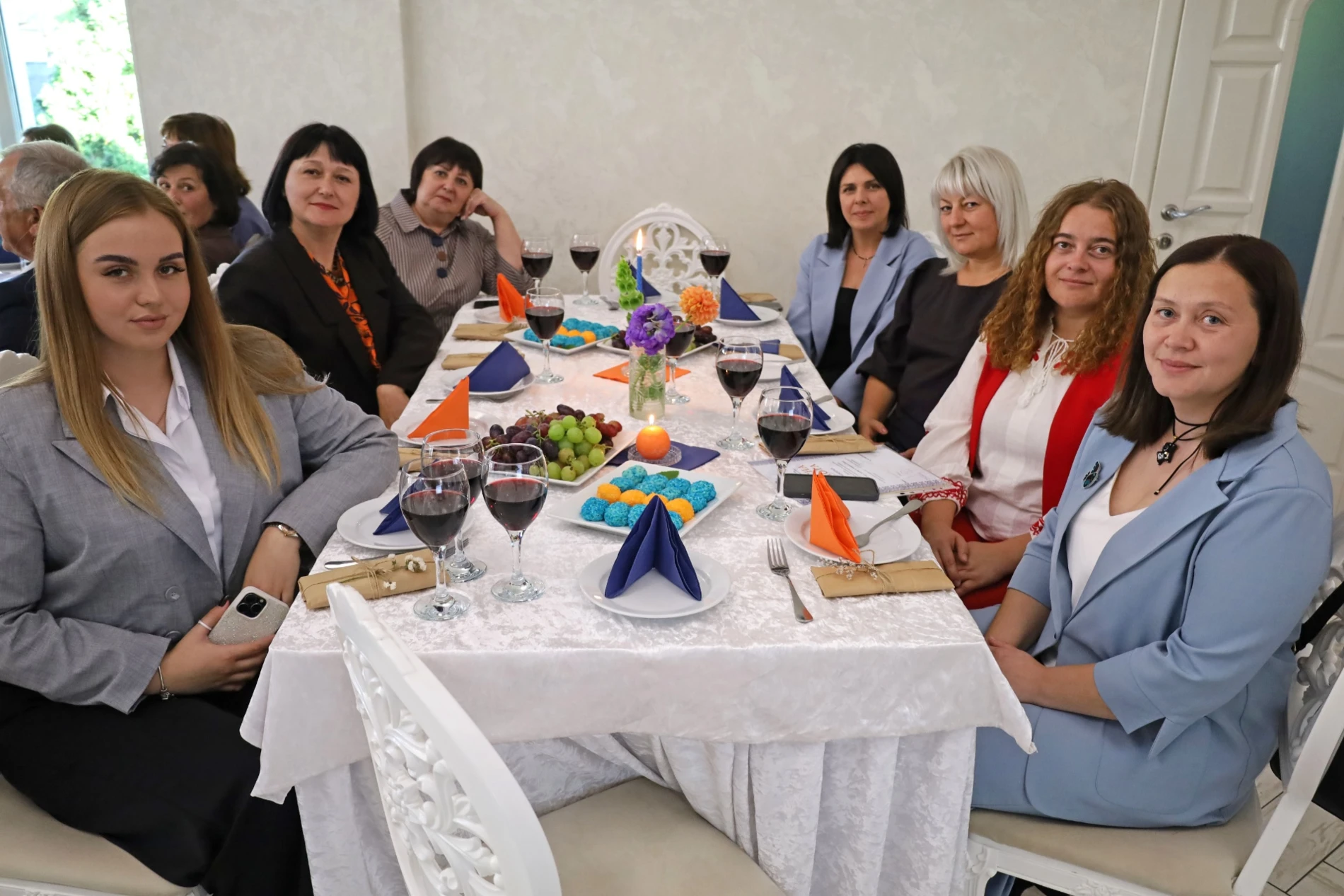 Учителів Жмеринської громади запросили на побачення: саксофон, слова вдячності та осінній глінтвейн