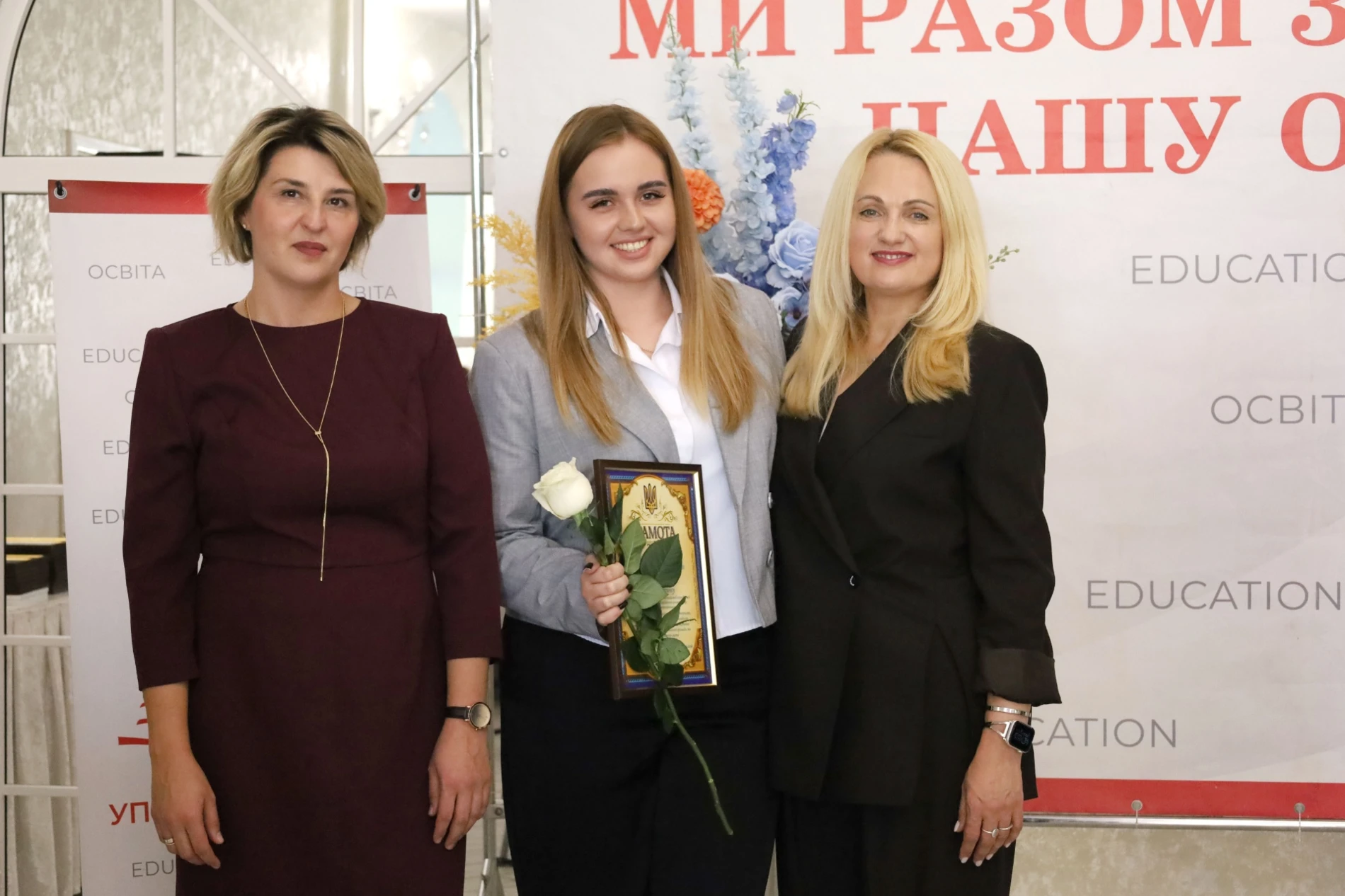 Учителів Жмеринської громади запросили на побачення: саксофон, слова вдячності та осінній глінтвейн