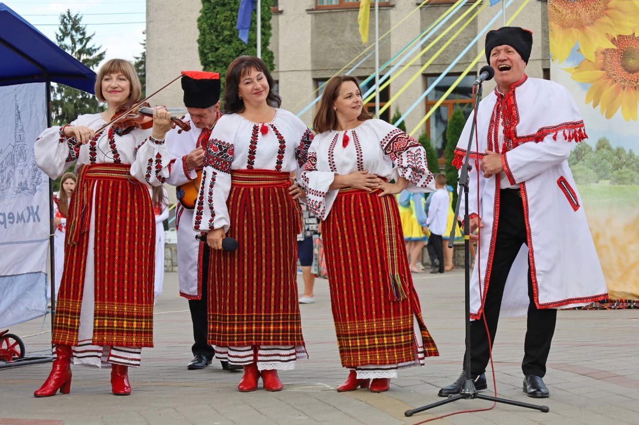 50-метровий синьо-жовтий прапор розгорнули у Жмеринці на День Незалежності України