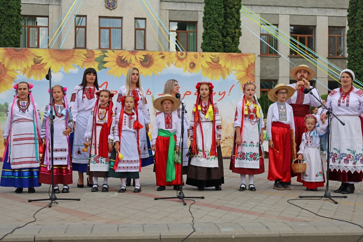 50-метровий синьо-жовтий прапор розгорнули у Жмеринці на День Незалежності України
