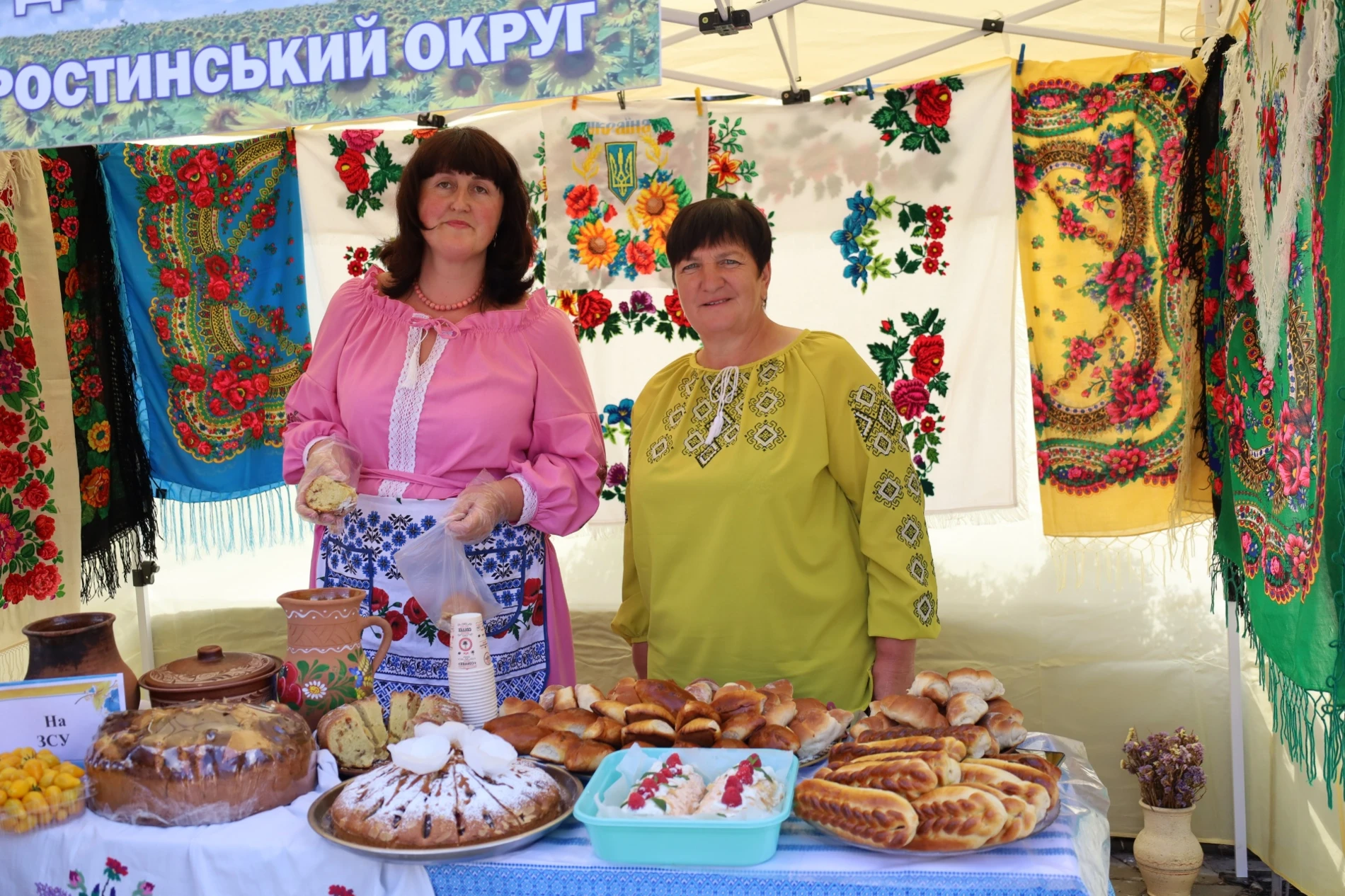 50-метровий синьо-жовтий прапор розгорнули у Жмеринці на День Незалежності України