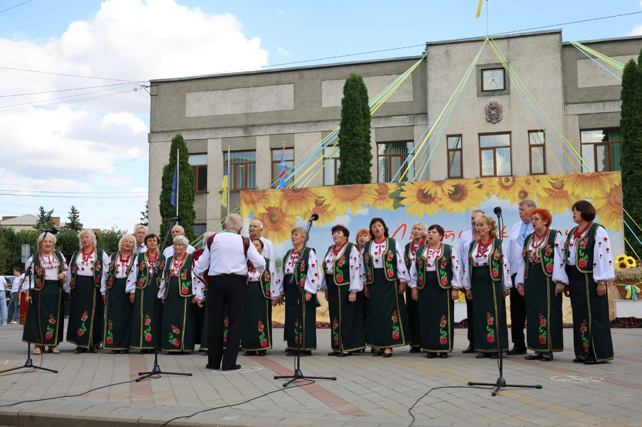 50-метровий синьо-жовтий прапор розгорнули у Жмеринці на День Незалежності України