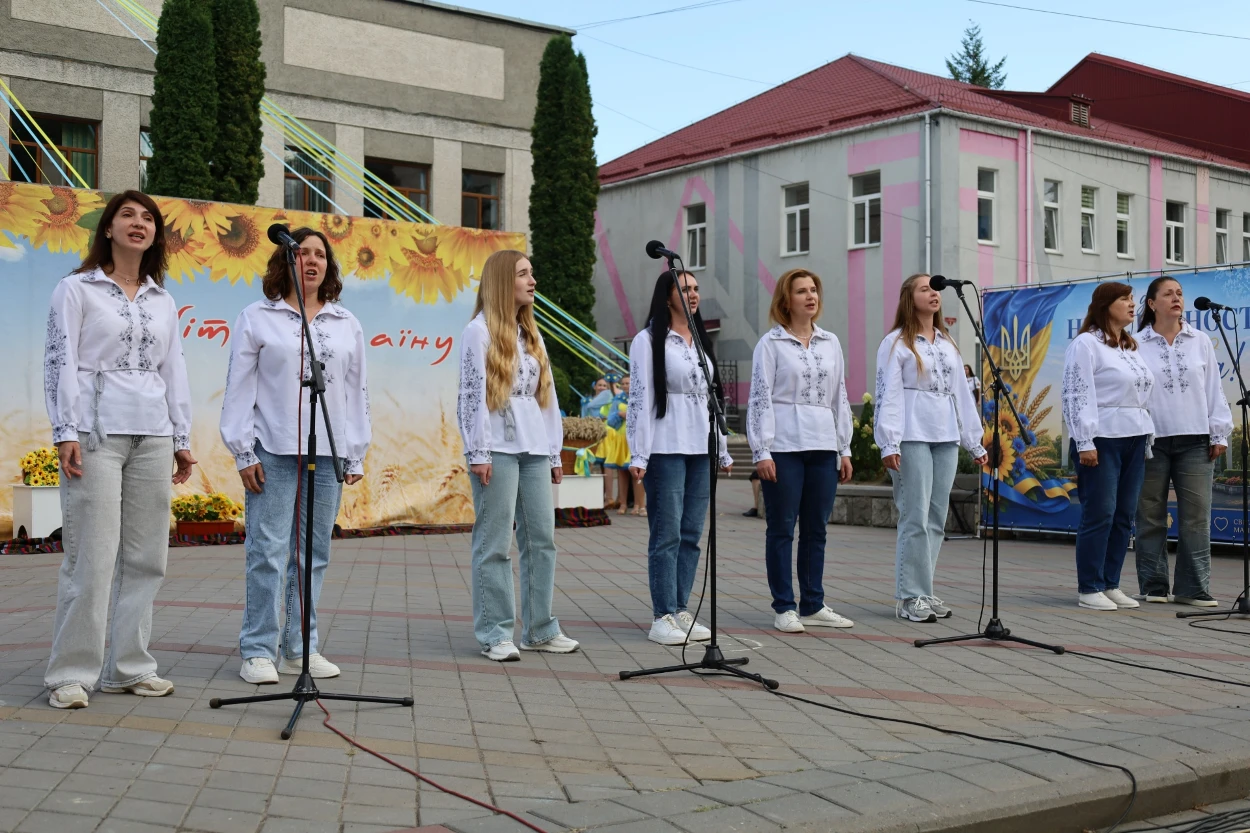 50-метровий синьо-жовтий прапор розгорнули у Жмеринці на День Незалежності України