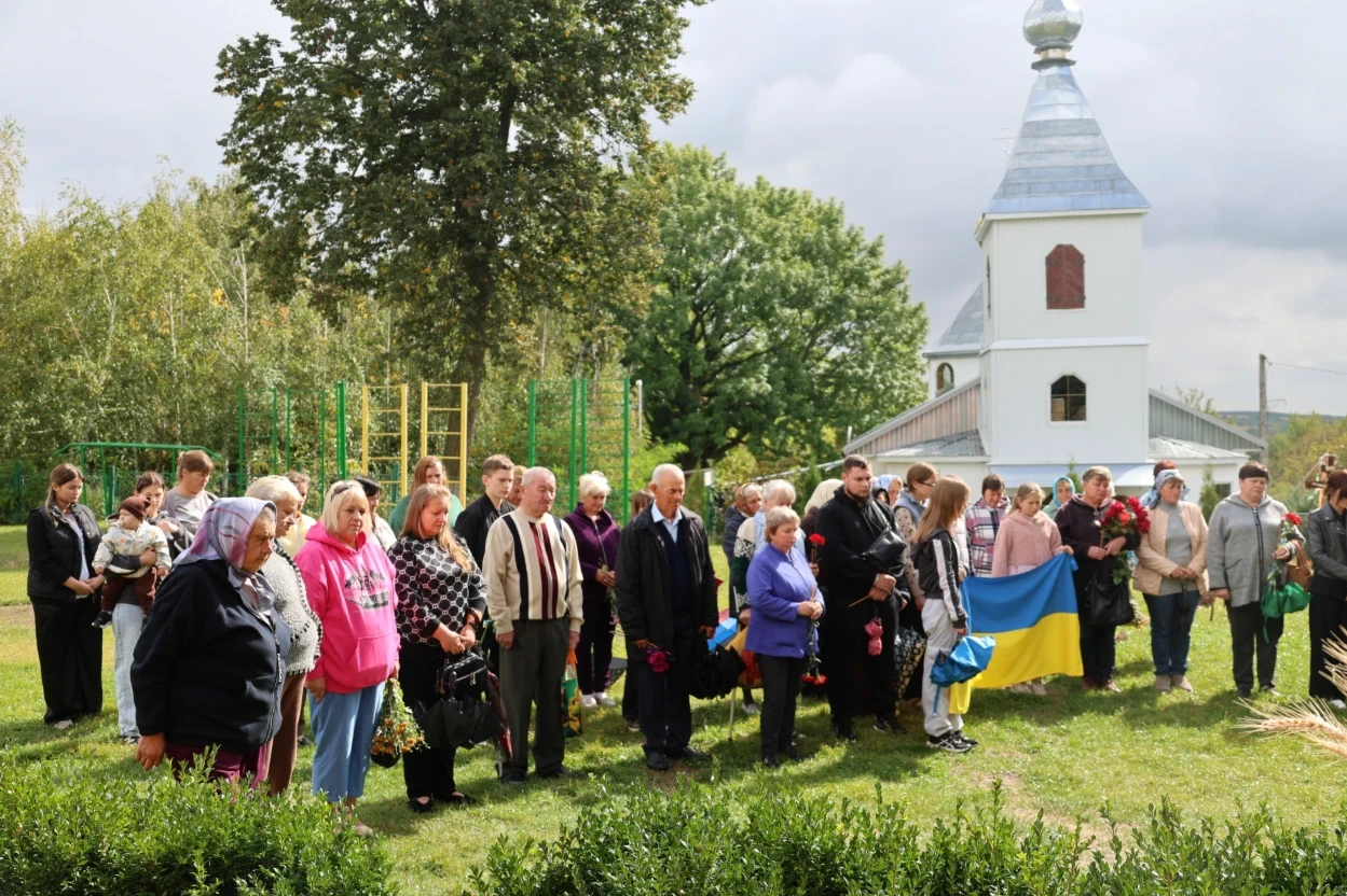 У Коростівцях відкрили меморіальні дошки трьом захисникам: пам'ять, що житиме вічно