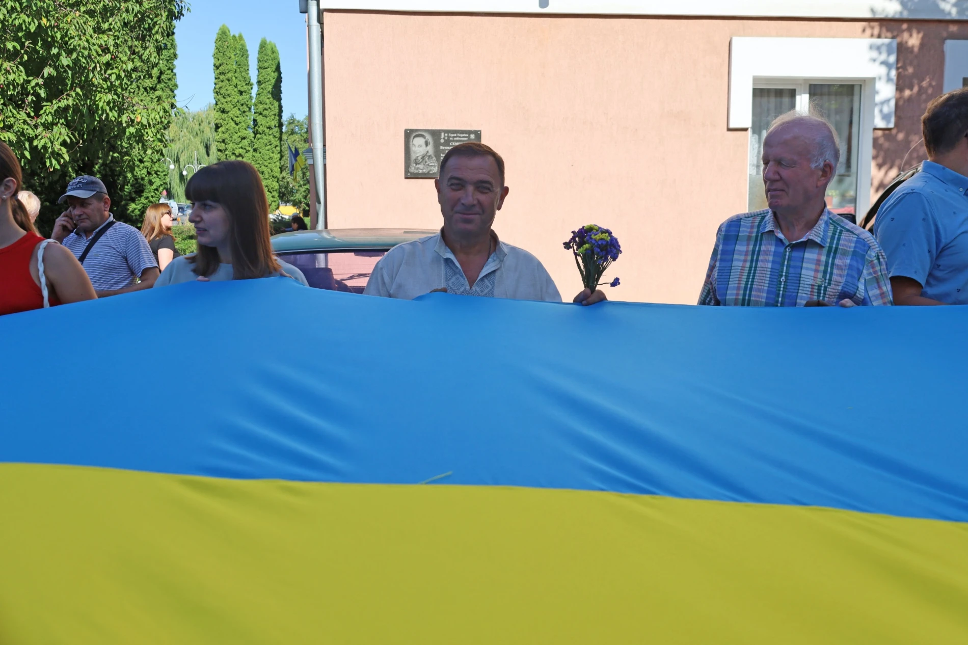 50-метровий синьо-жовтий прапор розгорнули у Жмеринці на День Незалежності України