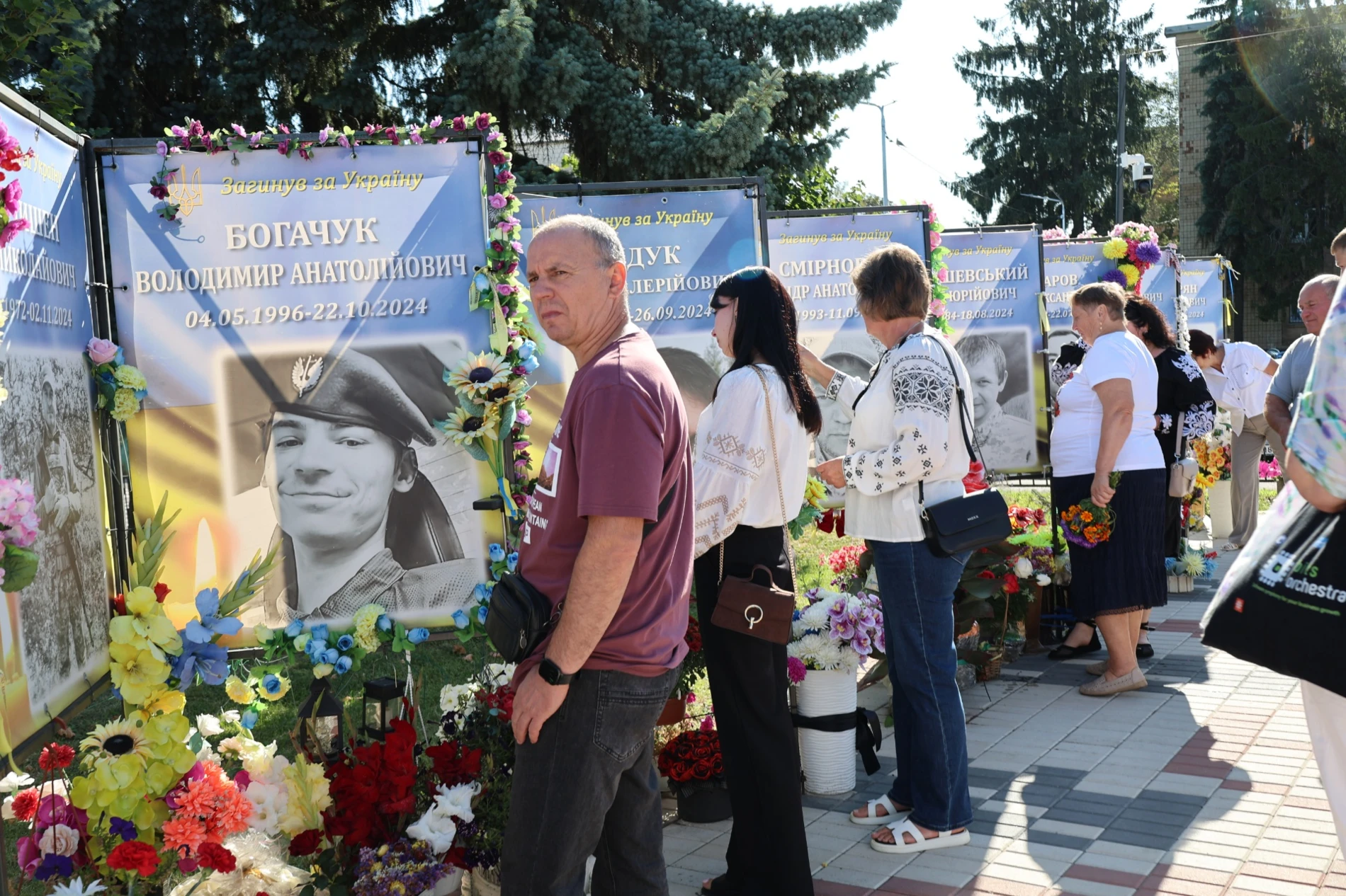 50-метровий синьо-жовтий прапор розгорнули у Жмеринці на День Незалежності України
