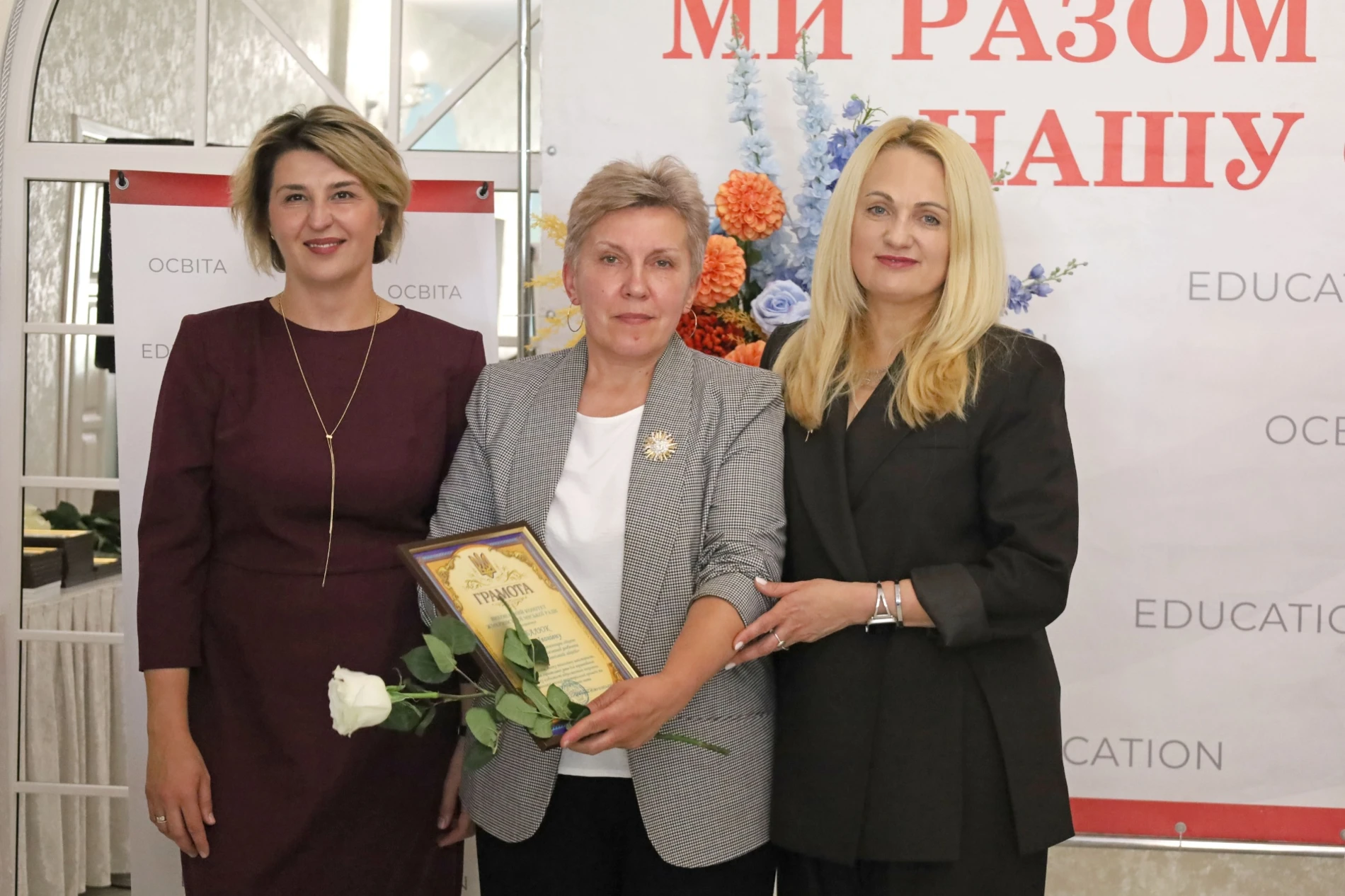 Учителів Жмеринської громади запросили на побачення: саксофон, слова вдячності та осінній глінтвейн