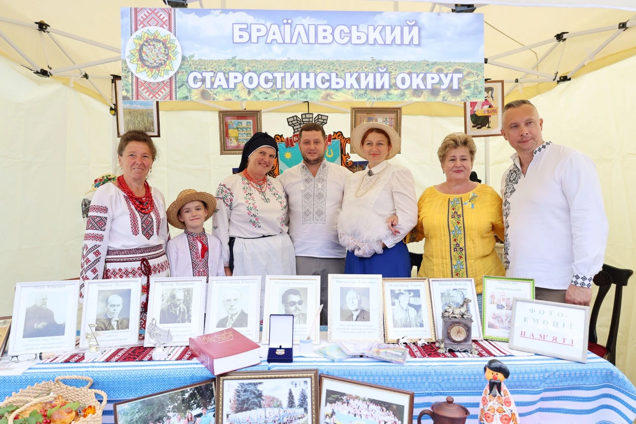 50-метровий синьо-жовтий прапор розгорнули у Жмеринці на День Незалежності України