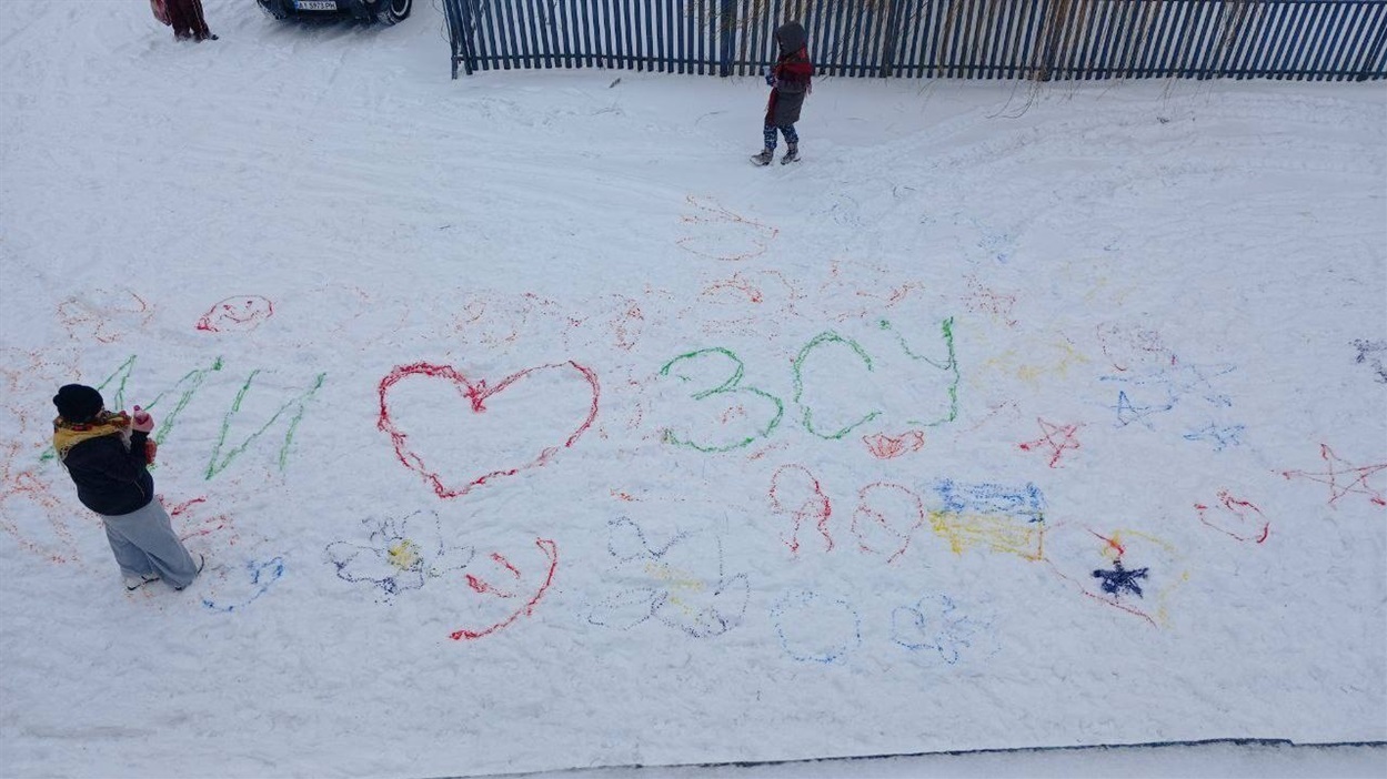 Тепло сердець серед хурделиці: у селі Дубова влаштували благодійний пікнік-донат для ЗСУ