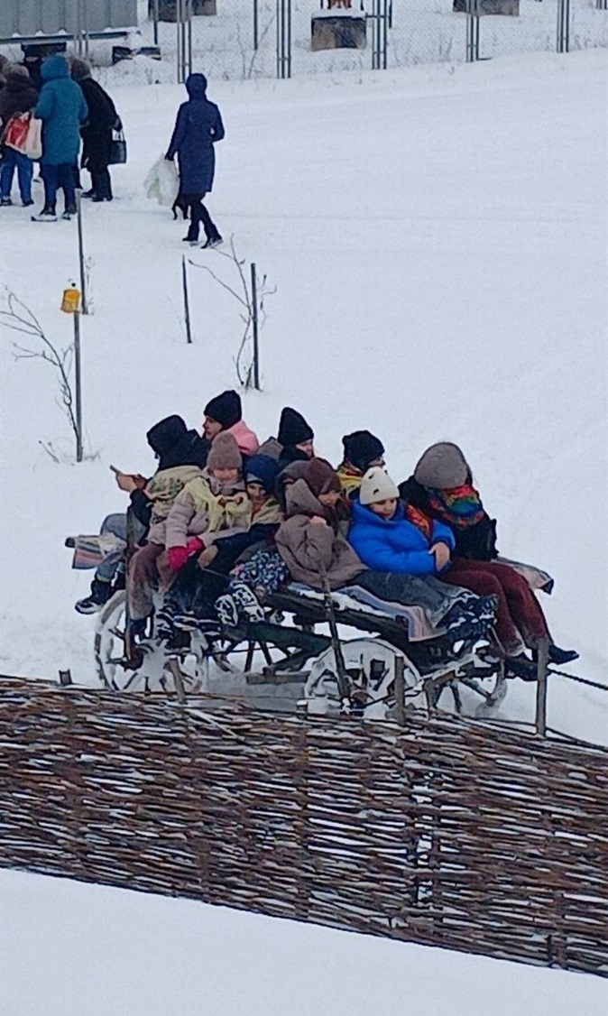 Тепло сердець серед хурделиці: у селі Дубова влаштували благодійний пікнік-донат для ЗСУ