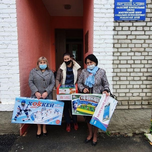Працівники Жмеринського міськрайонного суду передали подарунки дітям