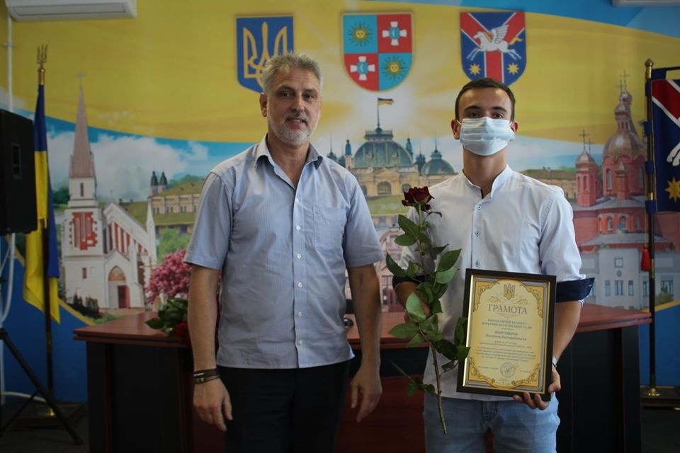 Отримав нагороду на День Конституції