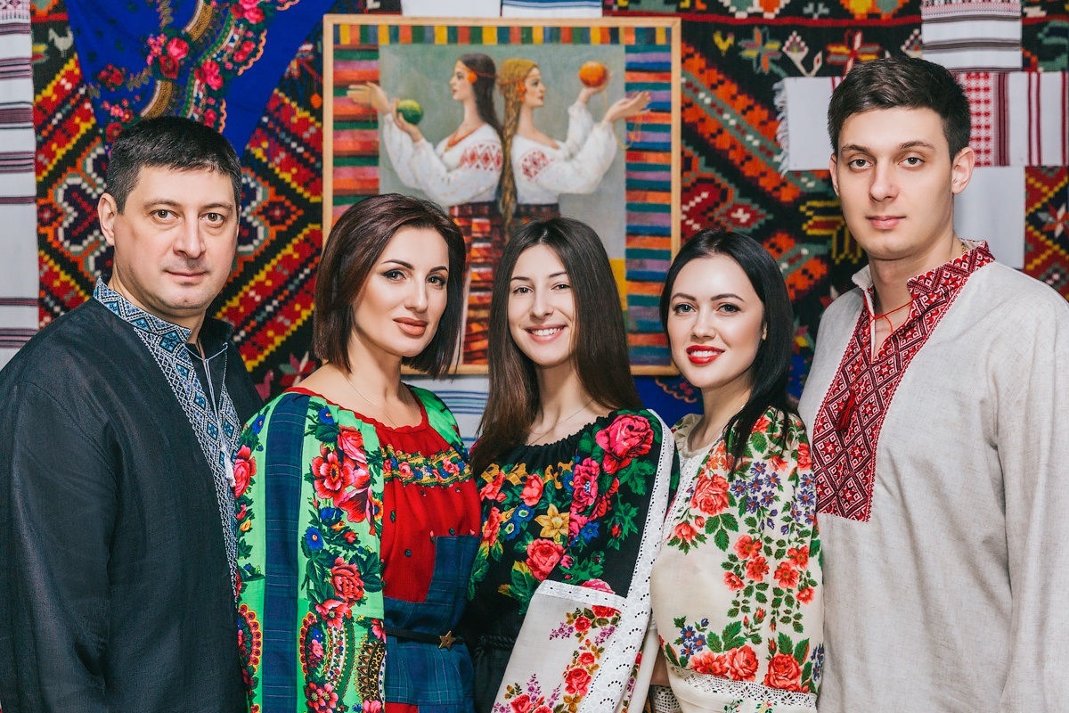 Людмила Станіславенко з родиною: чоловік, донька, невістка і син