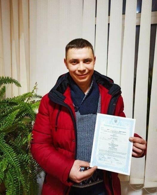 Щасливий татусь новонародженої Анни