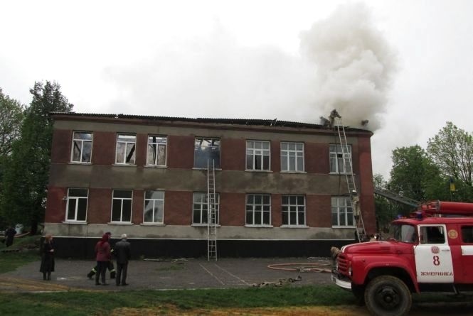 Школа загорілася у 2015 році в с.Кармалюкове