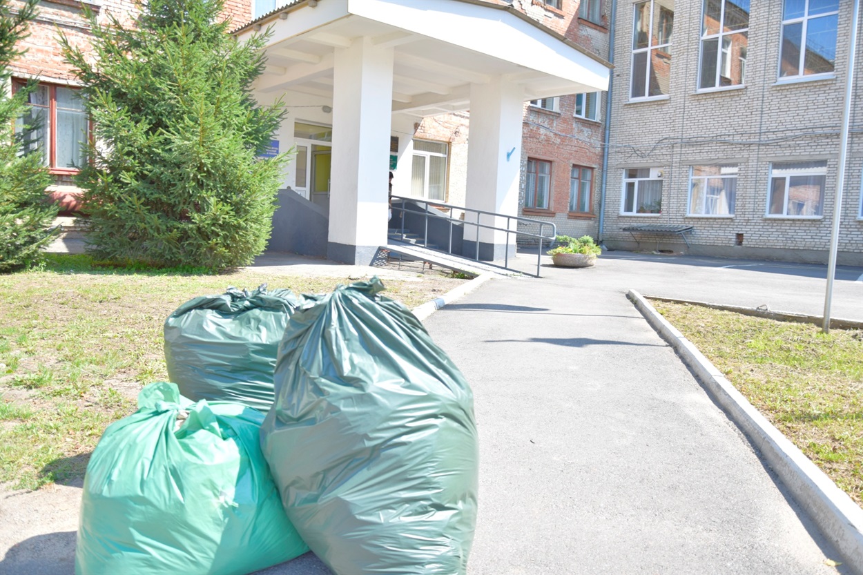 Банк одягу по вул. Училищна, 9