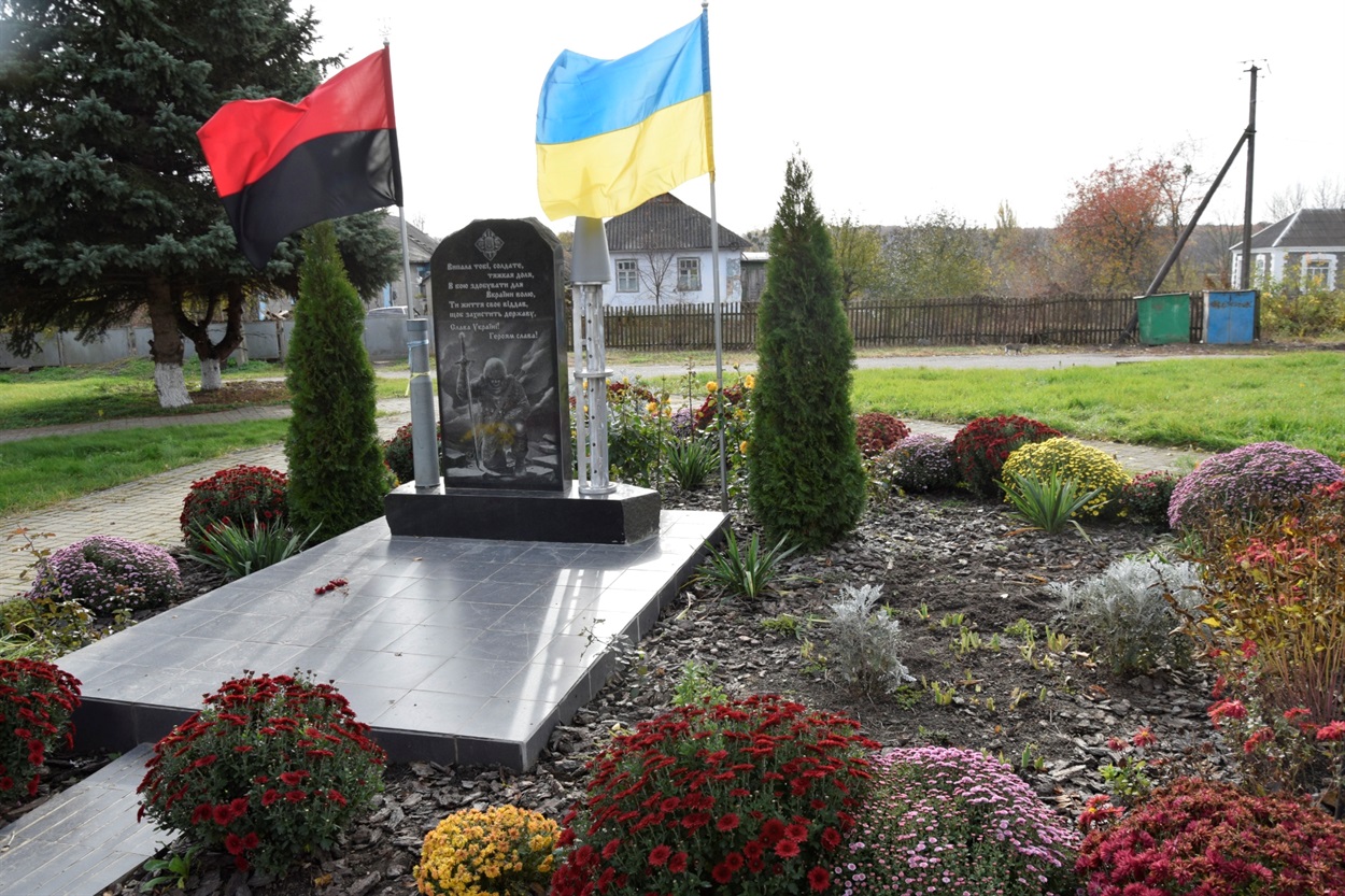 Пам'ятник в Браїлові загиблим захисникам України у війні з росією