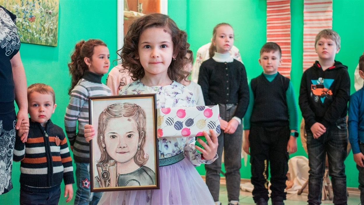 Таміла під час презентації власної виставки в міському музеї