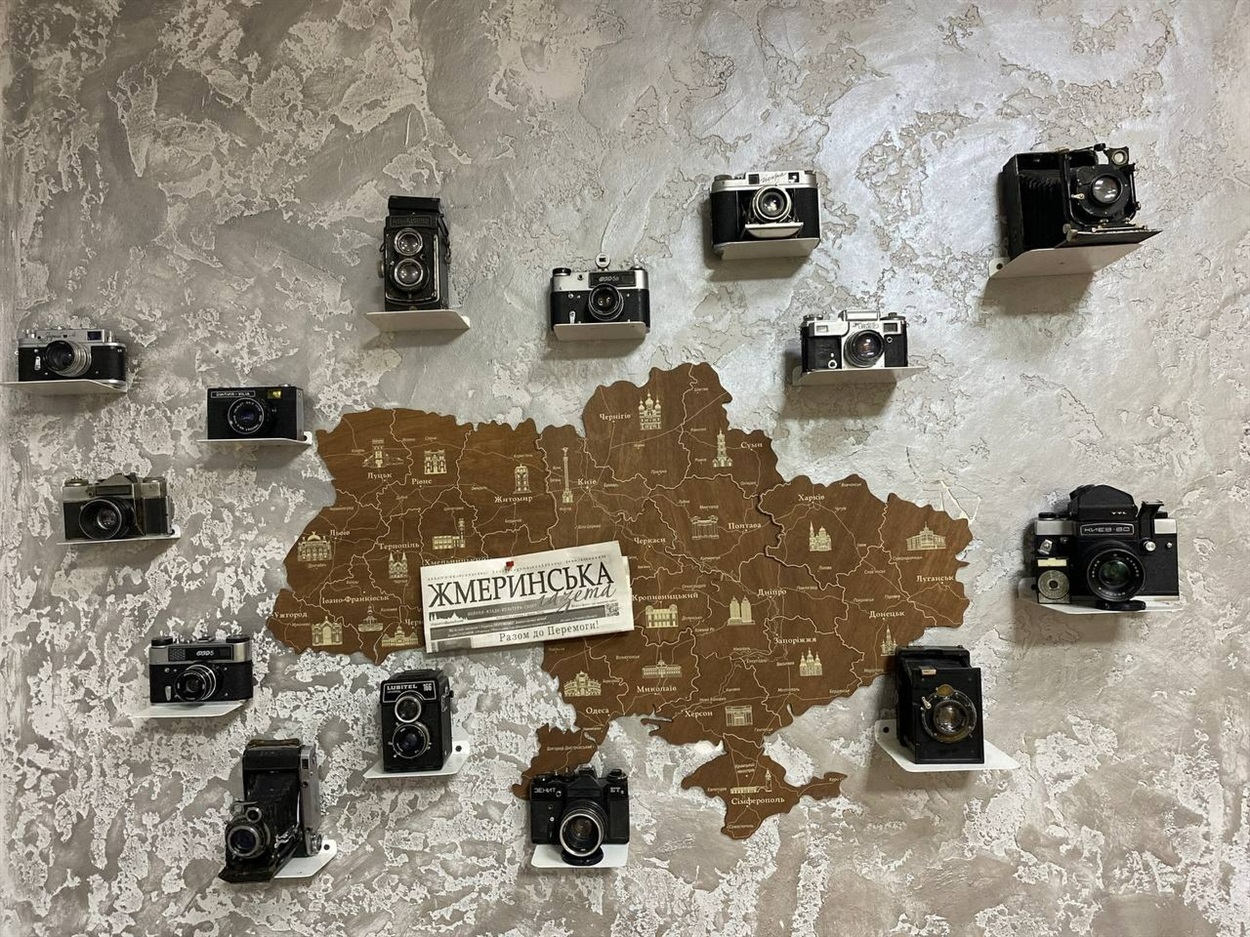 Частина колекції фотоапаратів в редакції "Жмеринської газети"