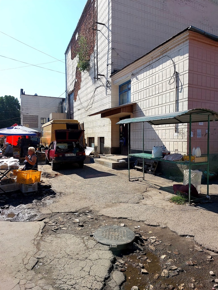 Такий вигляд має площа біля БНТ