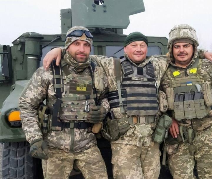 Жмеринчанин Володимир Закупень з побратимами