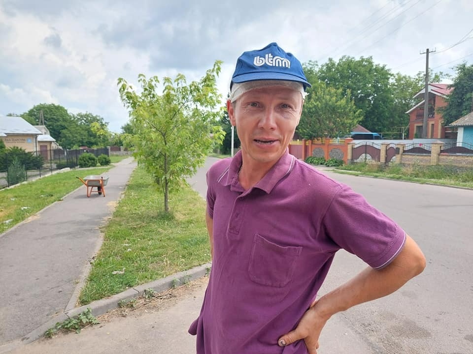 Жмеринчани складають під баками усе, що лише є на господарстві